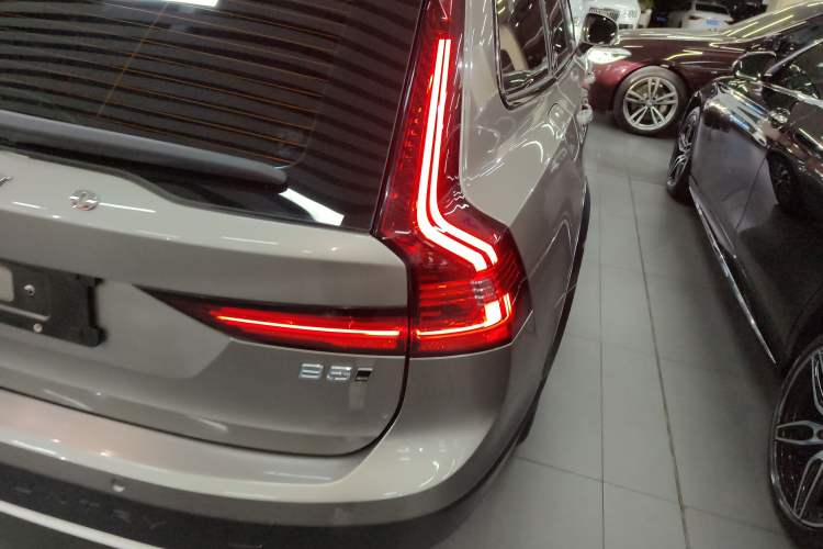 Used Volvo V90 2022 Cross Country B5 AWD Smart Range Edition Right Rear Taillight