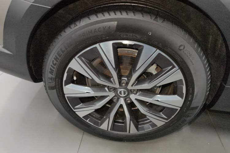 Used Volvo V90 2022 Cross Country B5 AWD Smart Range Edition Right Rear Wheel Hub