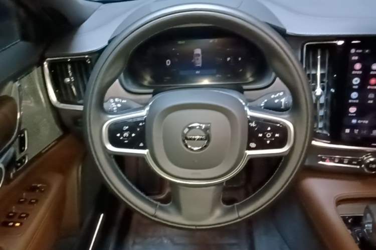Used Volvo V90 2022 Cross Country B5 AWD Prestige Edition Steering Wheel
