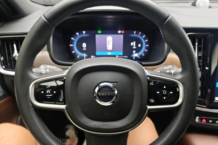Used Volvo V90 2022 Cross Country B5 AWD Prestige Edition Steering Wheel