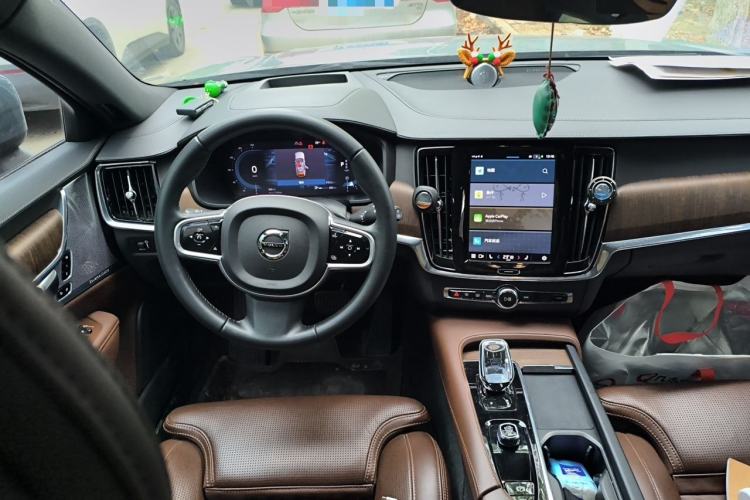 Used Volvo V90 2022 Cross Country B5 AWD Prestige Edition Steering Wheel
