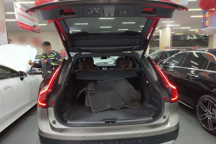 Used Volvo V90 2022 Cross Country B5 AWD Smart Range Edition Trunk