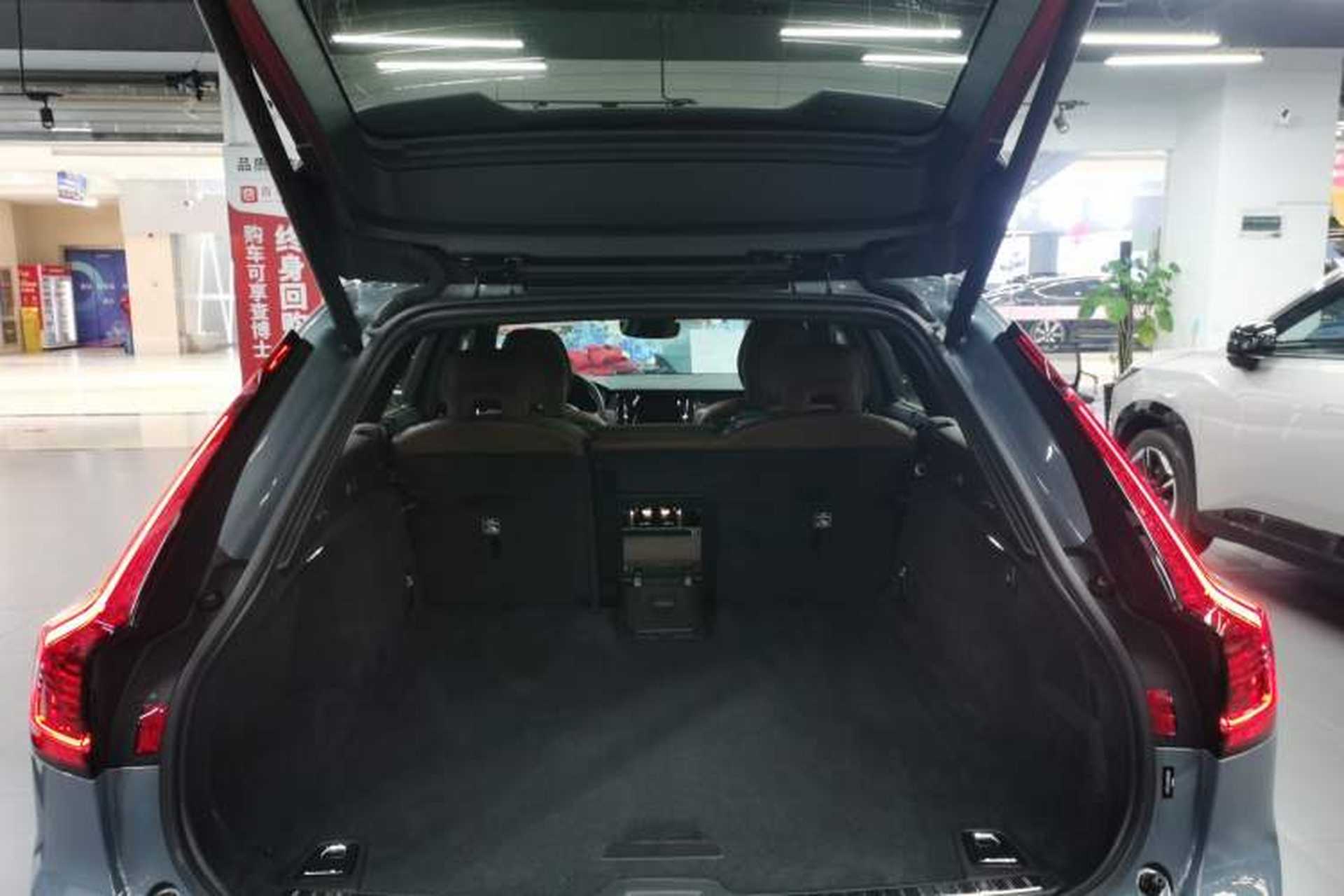 Used Volvo V90 2022 Cross Country B5 AWD Smart Range Edition Trunk