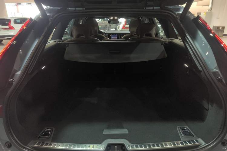 Used Volvo V90 2022 Cross Country B5 AWD Smart Range Edition Trunk