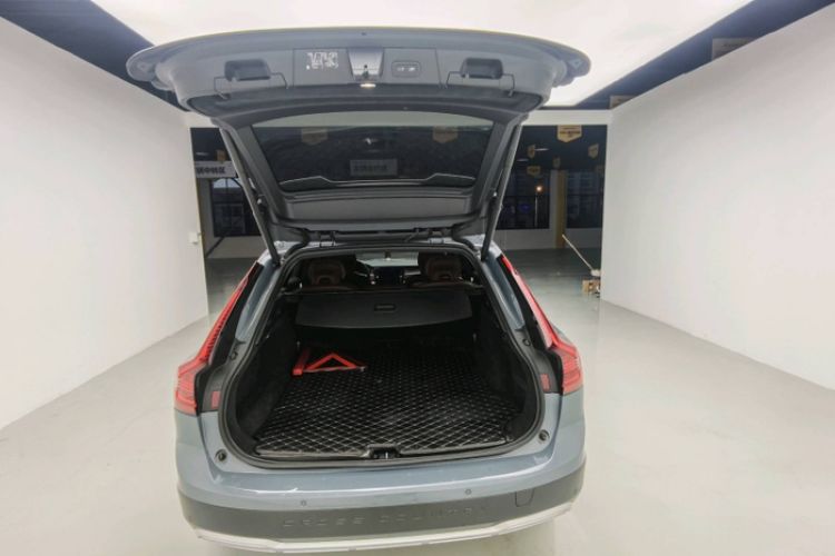 Used Volvo V90 2022 Cross Country B5 AWD Prestige Edition Trunk