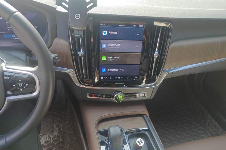 Used Volvo V90 2022 Cross Country B5 AWD Smart Range Edition Audio And AC Panel