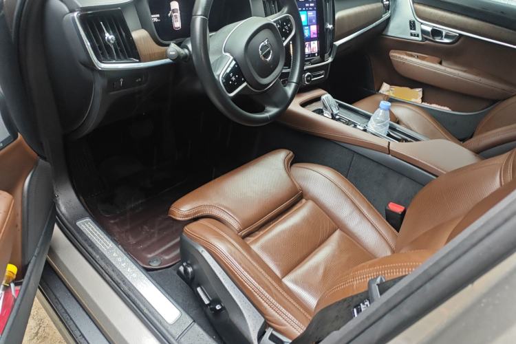 Used Volvo V90 2022 Cross Country B5 AWD Prestige Edition Driver Seat