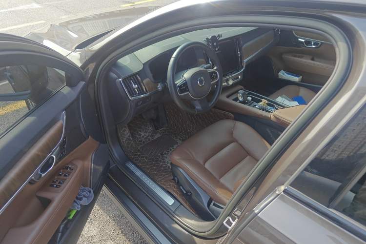 Used Volvo V90 2022 Cross Country B5 AWD Smart Range Edition Driver Seat