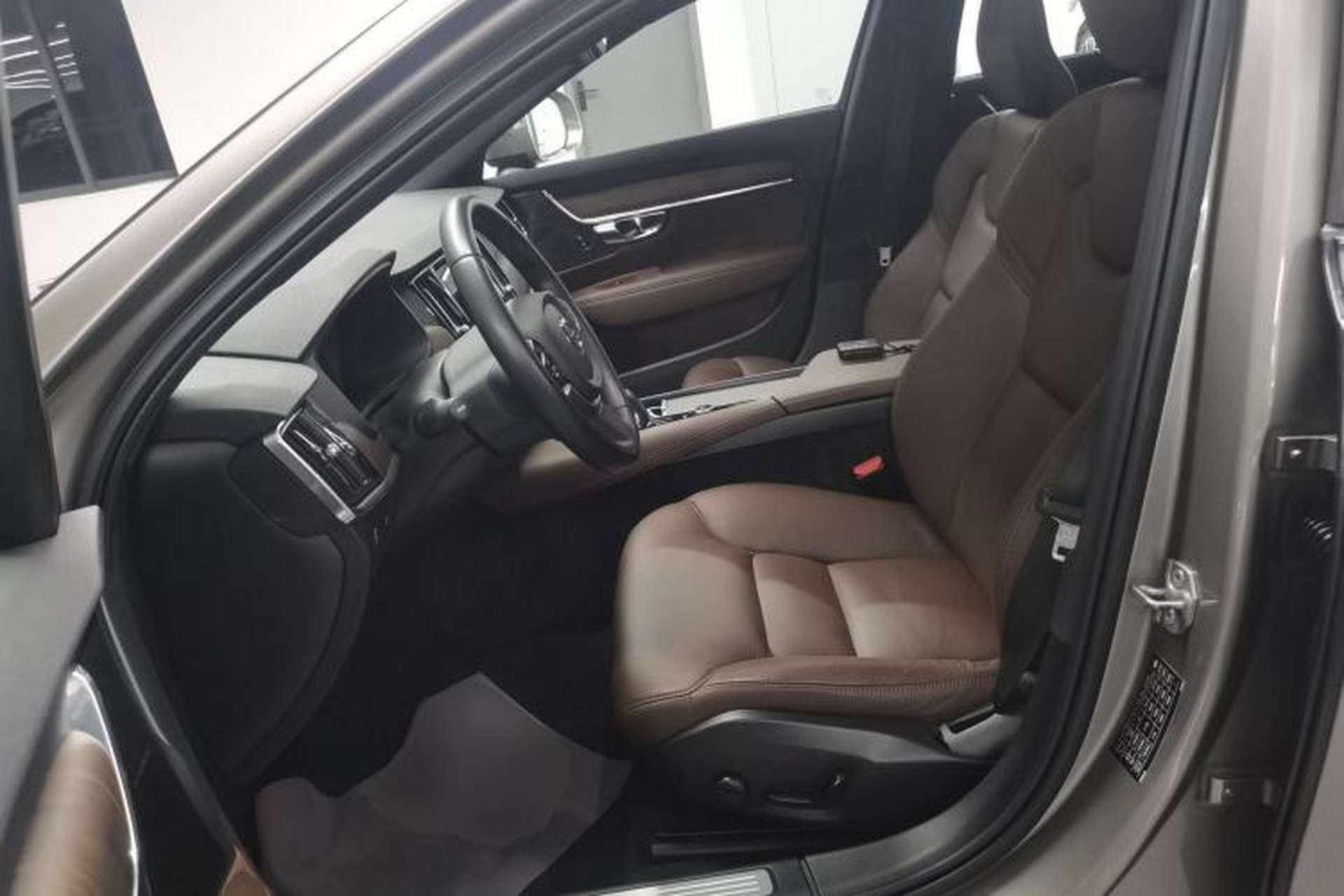 Used Volvo V90 2022 Cross Country B5 AWD Smart Range Edition Driver Seat