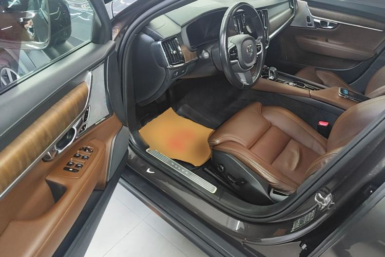 Used Volvo V90 2022 Cross Country B5 AWD Prestige Edition Driver Seat