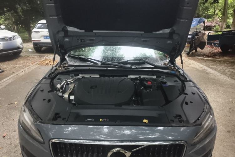 Used Volvo V90 2022 Cross Country B5 AWD Smart Range Edition Engine Bay