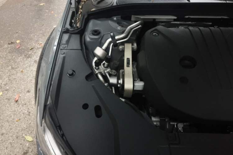 Used Volvo V90 2022 Cross Country B5 AWD Smart Range Edition Engine Bay Right