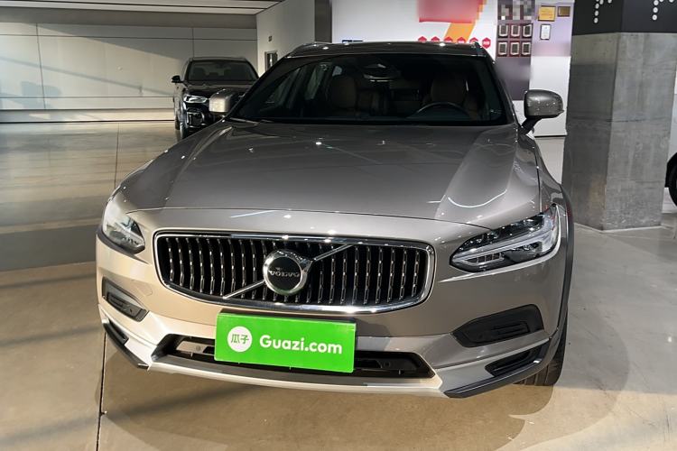 Used Volvo V90 2022 Cross Country B5 AWD Smart Range Edition Exterior 1