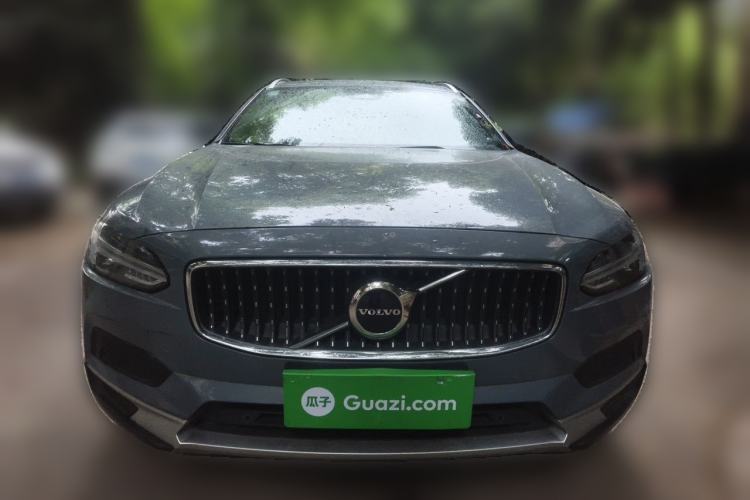 Used Volvo V90 2022 Cross Country B5 AWD Smart Range Edition Front
