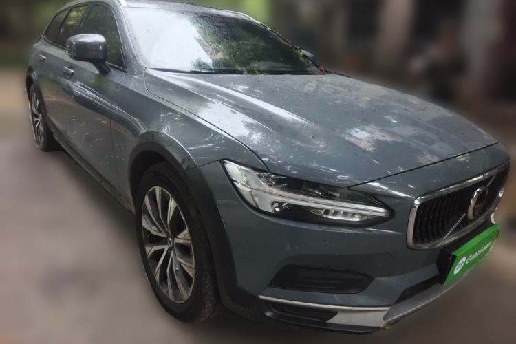 Used Volvo V90 2022 Cross Country B5 AWD Smart Range Edition Front Right 45 Deg