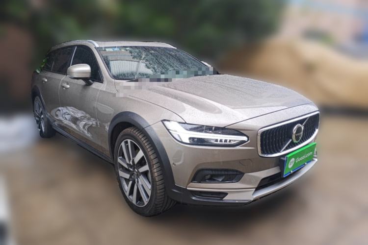 Used Volvo V90 2022 Cross Country B5 AWD Prestige Edition Front Right 45 Deg