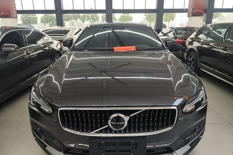 Used Volvo V90 2022 Cross Country B5 AWD Prestige Edition Front