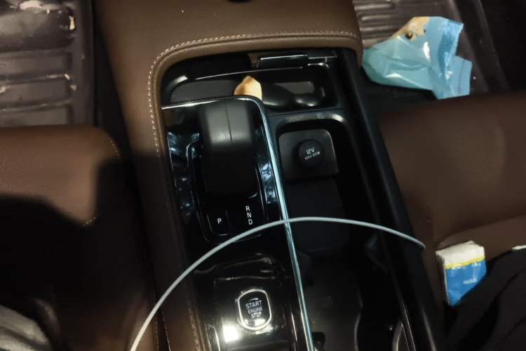 Used Volvo V90 2022 Cross Country B5 AWD Smart Range Edition Gear Lever