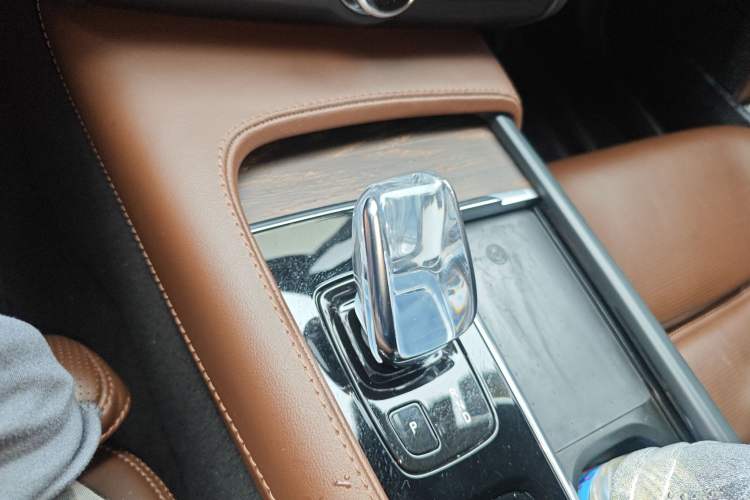 Used Volvo V90 2022 Cross Country B5 AWD Prestige Edition Gear Lever