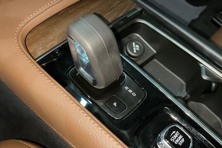 Used Volvo V90 2022 Cross Country B5 AWD Smart Range Edition Gear Lever