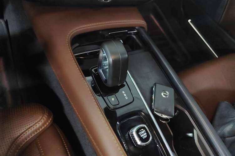 Used Volvo V90 2022 Cross Country B5 AWD Prestige Edition Gear Lever