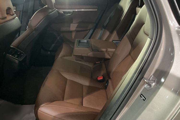 Used Volvo V90 2022 Cross Country B5 AWD Smart Range Edition Interior 1