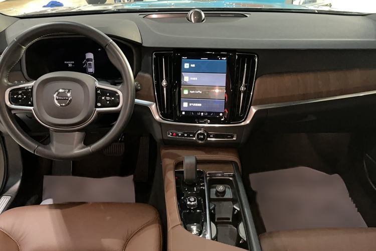 Used Volvo V90 2022 Cross Country B5 AWD Smart Range Edition Interior 3