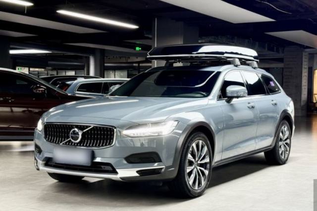 Used Volvo V90 2022 Cross Country B5 AWD Smart Range Edition