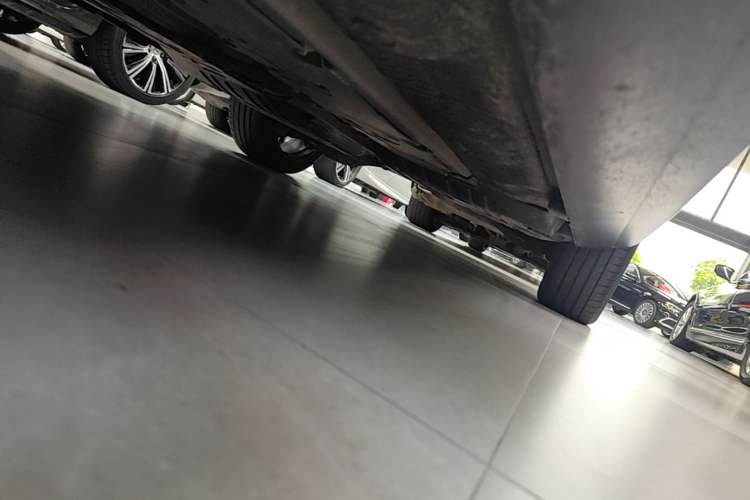 Used Volvo V90 2022 Cross Country B5 AWD Prestige Edition Left Side Sill