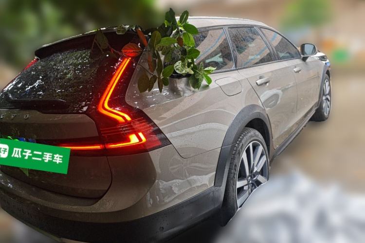 Used Volvo V90 2022 Cross Country B5 AWD Prestige Edition Rear Right 45 Deg