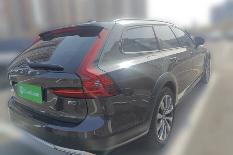 Used Volvo V90 2022 Cross Country B5 AWD Smart Range Edition Rear Right 45 Deg