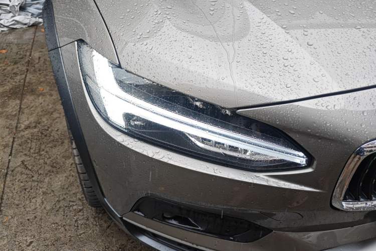 Used Volvo V90 2022 Cross Country B5 AWD Prestige Edition Right Front Headlight