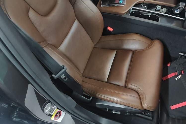 Used Volvo V90 2022 Cross Country B5 AWD Prestige Edition Right Front Seat