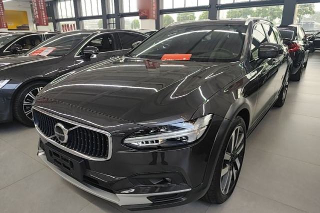 Used Volvo V90 2022 Cross Country B5 AWD Prestige Edition