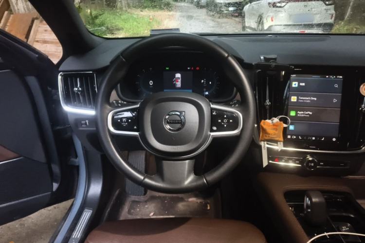 Used Volvo V90 2022 Cross Country B5 AWD Smart Range Edition Steering Wheel