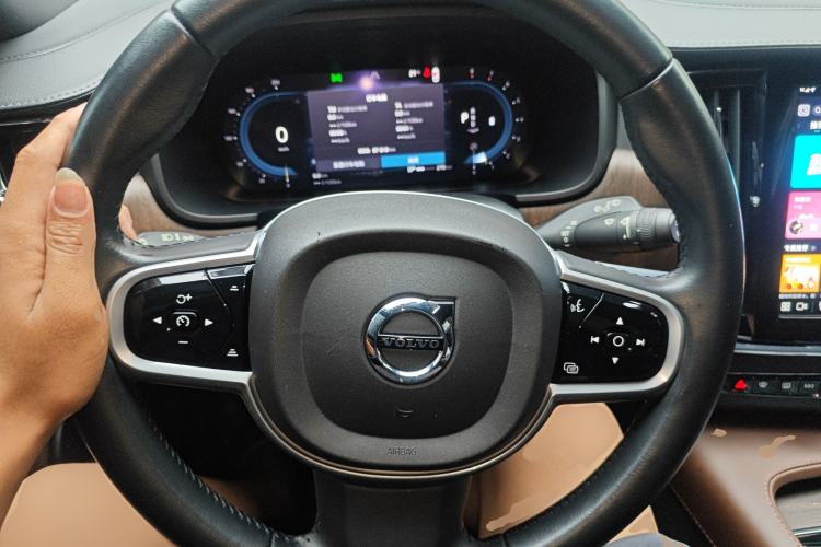 Used Volvo V90 2022 Cross Country B5 AWD Prestige Edition Steering Wheel