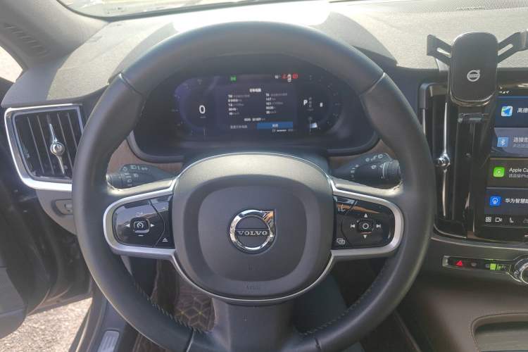 Used Volvo V90 2022 Cross Country B5 AWD Smart Range Edition Steering Wheel