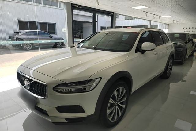 Used Volvo V90 2022 Cross Country B5 AWD Smart Range Edition
