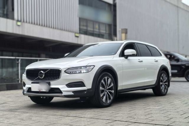 Used Volvo V90 2022 Cross Country B5 AWD Smart Range Edition