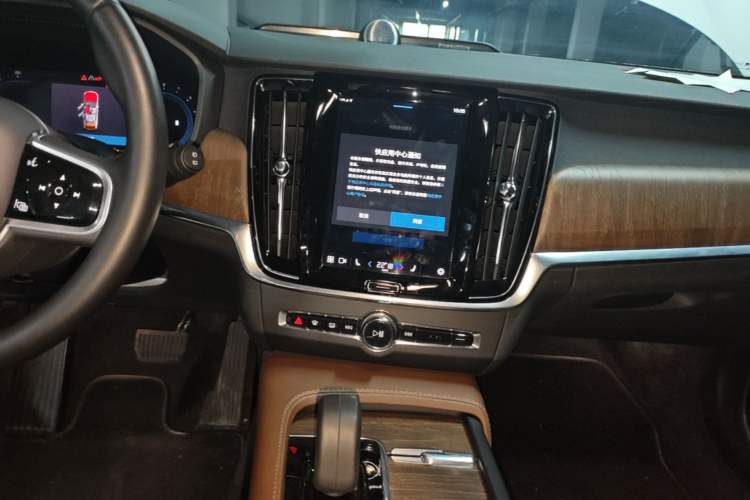 Used Volvo V90 2022 Cross Country B5 AWD Smart Range Edition Audio And AC Panel