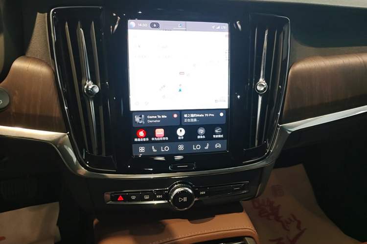 Used Volvo V90 2022 Cross Country B5 AWD Smart Range Edition Audio And AC Panel