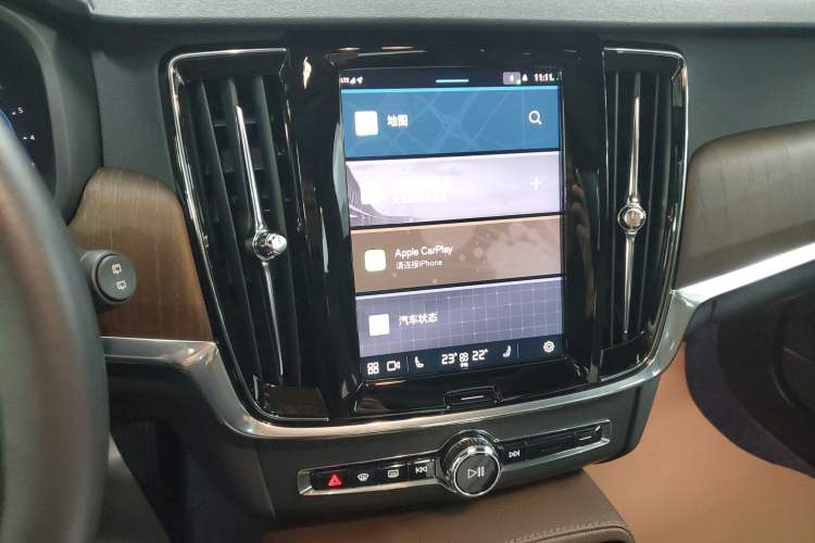 Used Volvo V90 2022 Cross Country B5 AWD Smart Range Edition Audio And AC Panel