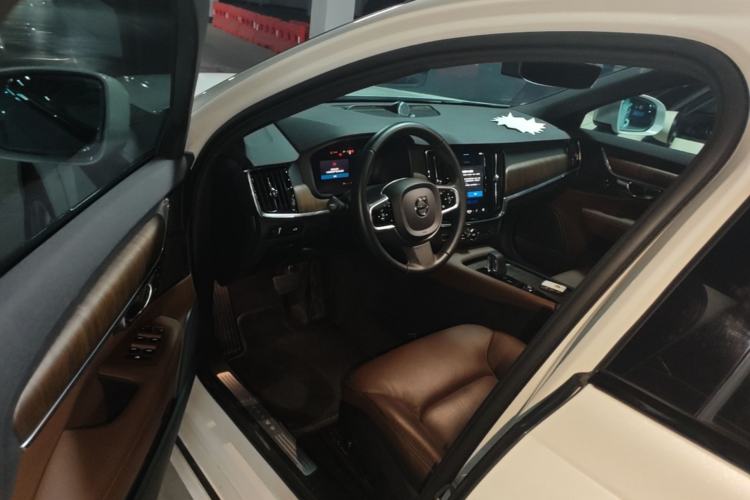 Used Volvo V90 2022 Cross Country B5 AWD Smart Range Edition Driver Seat