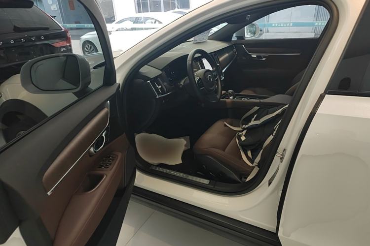 Used Volvo V90 2022 Cross Country B5 AWD Smart Range Edition Driver Seat