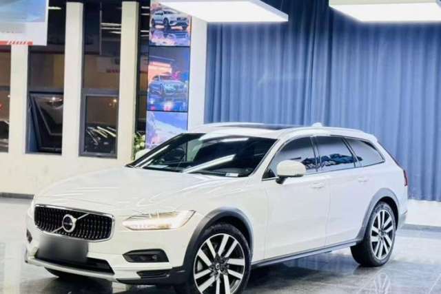 Used Volvo V90 2022 Cross Country B5 AWD Prestige Edition