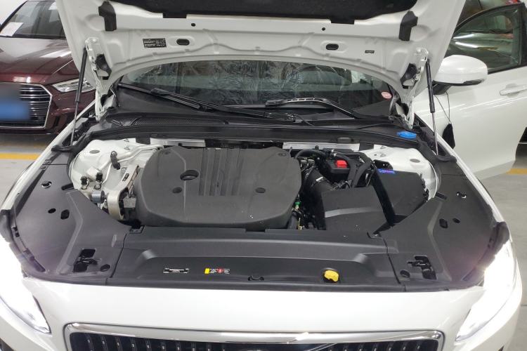 Used Volvo V90 2022 Cross Country B5 AWD Smart Range Edition Engine Bay