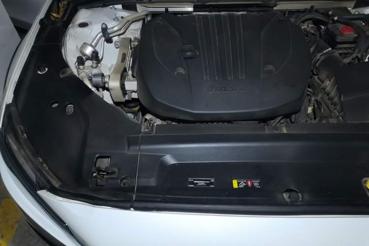 Used Volvo V90 2022 Cross Country B5 AWD Smart Range Edition Engine Bay Right