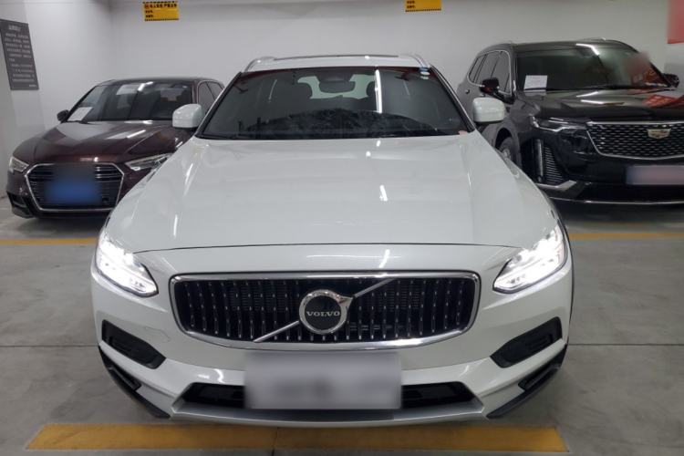 Used Volvo V90 2022 Cross Country B5 AWD Smart Range Edition Exterior 1