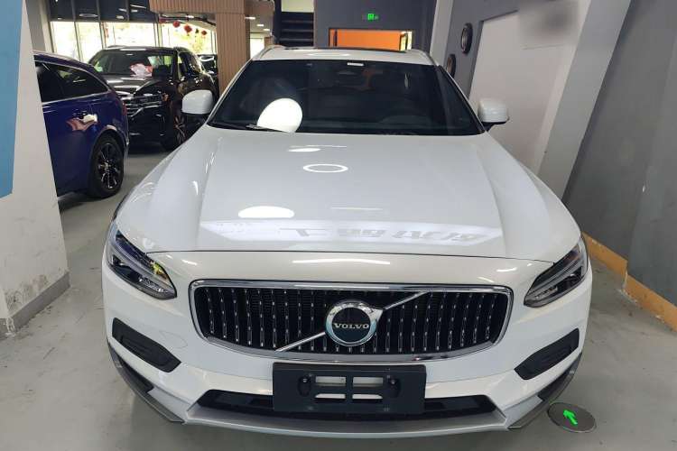 Used Volvo V90 2022 Cross Country B5 AWD Smart Range Edition Exterior 1