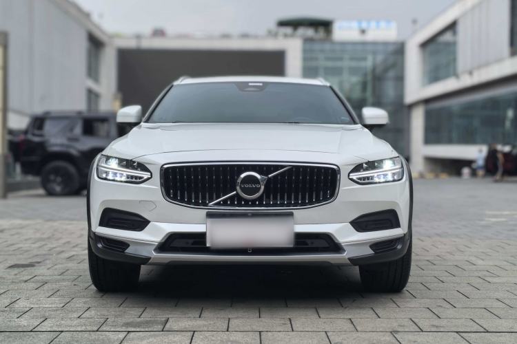 Used Volvo V90 2022 Cross Country B5 AWD Smart Range Edition Exterior 2